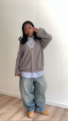 tiktok : c1ky4 T Shirt And Sweater Outfits, Blue Jean Inspo Outfits, Tank Top Outfits Modest, Outfit Idea Mid Size, White Blue Jeans Outfit, How To Style A Button Up Shirt, Streetwear Fashion Women Fall, Thrifted Winter Outfits, First Day Of University Outfit