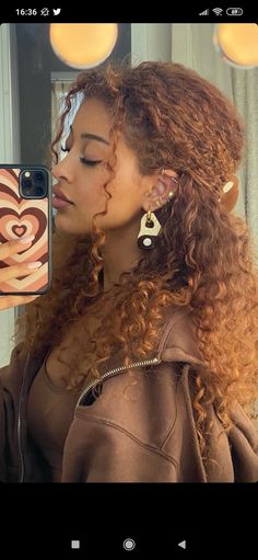 Ginger Brown Hair, Pelo Color Borgoña, Curly Ginger Hair, Blonde Highlights Curly Hair, Cheveux Oranges, Amber Hair, Dyed Curly Hair, Highlights Curly Hair