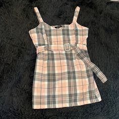 ~ Never Worn Dress ~ Size Xl But Runs Small Grey Plaid Dress, Grey Plaid, Plaid Dress, Pink Gray, Xl Dress, Pink Grey, Pink Ladies, Colorful Dresses, Plaid