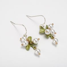 lily of the valley earrings, one of our hot selling jewerly on Selenichast online jewelry store. It is a quite typical nature jewelry on our store. It is an amazing jewelry gift for best friends Wedding Gift For Girl, Earrings Nature, Simple Gift Wrapping, Fruit Earrings, Prom Jewelry, Exclusive Gift, Simple Gifts, Nature Jewelry, Online Jewelry Store