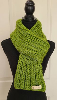 "Shimmery black yarn, and lime green  100% acrylic yarn Fast shipping Wide 5.5\" L 79\" Tassle 4.5\" Care: Handwash and air dry  https://www.etsy.com/shops/LoopsOwnDesign" Lime Green Crochet, Sparkle Yarn, Green Crochet, Cowl Scarf, Crochet Cowl, Black Sparkle, Blue Scarf, Black Crochet, White Crochet