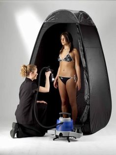 Everyone looks better with a (SPRAY) tan! Compare the experiences tanning in a versa machine vs. at-home airbrushing. Spray Tan Tent, Spray Tan Booth, Tanning Booth, Airbrush Spray Tan, Tanning Bed Lotion, Tanning Skin Care