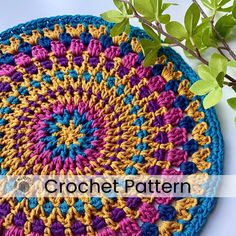 a crochet pattern is shown on a plate with leaves in the background and text overlay reads, crochet pattern