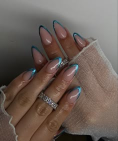 Blue Gold Nails, Nail Ideas Simple, Periwinkle Nails, Blue Chrome Nails, Nail Art Inspo, Retro Nails, Chrome Nails Designs, Summer Toe Nails, French Tip Acrylic Nails