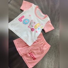 Boutique: Girls 2 Piece Short Set. Cotton. Nwt Pink Short Sleeve School Sets, Pink Cotton School Sets, Cute Pink Sets With Letter Print, Casual White Top For Sleepover, Playful Pink School Sets, Cute Pink Letter Print Sets, White Cotton Short Sleeve Sets, Casual Pink Cotton Sets, Casual White Cotton Sets