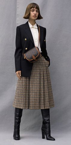 Derby Outfits For Women, Semi Formal Outfits, Looks Chic, Classic Outfits, Mode Inspiration, Mode Fashion, Elegant Outfit, Skirt Outfits