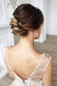 wedding updos for short hair small low bun mua hair via instagram Short Hair Low Bun, Wedding Low Buns, Hair Short Wedding, Hair Low Bun, Wedding Updos For Short Hair, Updos For Short Hair, Androgynous Haircut, Low Buns, Wedding Updos