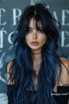 blue-black-hair-3 Subtle Blue Hair, Blue Black Hair Dye, Κούρεμα Bob, Dramatic Hair, Lighter Hair, Black Hair Dye