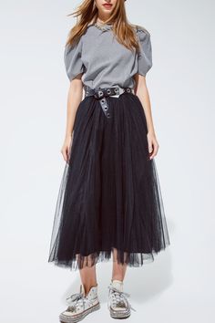 Q2 Black tulle midi skirt with elastic waist Black Tulle Skirt Outfit, Pink Sweater Dress, Flare Maxi Skirt, Tulle Skirt Black, Look Formal, Tulle Midi Skirt, Miniskirt Outfits, Black Tulle, Style Party