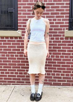 The Isa Skirt designed by Ella Emhoff is an intermediate level knitting project. This project is worked in one piece in the round, the last part is worked flat. You will end up with a handmade knit skirt that will become a basic in your spring and summer wardrobe!  The model wears size: S Color: 1; Needles: 5mm Circular Knitting needles, Without needles; Size: S, M, L, XL Knit Skirt Pattern Free, Ella Emhoff, Knit Skirt Outfit, Knit Skirt Pattern, Maxi Skirt Pattern, Skirt Pattern Free, Knit Maxi Skirt, Handmade Knit, Circular Knitting Needles