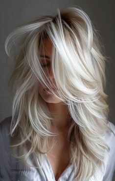 Icy Blonde Hair, Blonde Hair Inspiration, Blonde Hair With Highlights, Haircuts For Medium Hair, Platinum Blonde Hair, Long Blonde, Hairdo For Long Hair