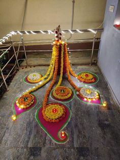 Gruhpravesh Rangoli Design, Sathiya Design Rangoli, Matli Decoration, Rangoli With Flowers, Simple Flower Rangoli, Welcome Home Decorations, Home Flower Decor, Rangoli Designs Simple Diwali, Janmashtami Decoration