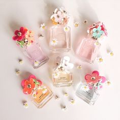 Marc Jacobs Daisy - photo by aimerose Koleksi Makeup, Marc Jacobs Perfume, Perfume Chanel, Marc Jacobs Daisy, Glow Skin, Perfume Scents, Best Perfume, Luxury Perfume, Small Bottles