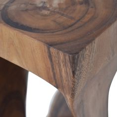 a close up of a wooden table with wood grain on it's sides and the top