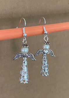 Long Angel Earrings tell a Christian message and are perfect for Christmas! Choose silver, gold or antique gold, and choose white or beige pearls. Angel skirt bodies can be rotated to best position. Gift box available. Indicate Item 0052 and color choices. Christmas Angels To Make, Angels To Make, Angel Skirt, Christmas Angel Crafts, Florida Christmas, Beaded Angels, Christmas Message, Angel Earrings, Angel Crafts