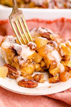 Cinnamon Roll Casserole Cinnamon Roll Casserole Recipe, Easy Delicious Breakfast, Cinnamon Roll Cheesecake, Cinnamon Roll Casserole, Cinnamon Roll Bake, Blueberry Pie Filling, Apple Pie Filling, Cinnamon Roll Cake, Breakfast Casserole Easy