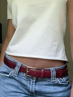 Fall Fits Women, Jeans Belt Outfit, Red Belt Outfit, Jeans Fall Outfit, Belts Aesthetic, Belt Jeans, Outfit Classy