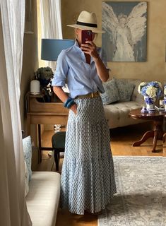 Mode Over 50, Midlife Fashion, Maxi Skirts Summer, Look Boho Chic, Mode Tips, Mode Boho, Mode Casual, Zara Shirt, The Blues