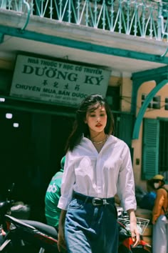 Hongkong Outfit, Hong Kong Fashion, Miss Vietnam, Classy Outfit Ideas, 90s Outfit, Aesthetic Women, Cinematic Photography, Film Aesthetic