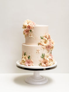 aesthetic wedding cake inspo Wedding Cake Fleurs, Wedding Floral Cake, Peach Colored Cake, Buttercream Floral Wedding Cake, 2024 Wedding Cake, Korean Wedding Cake, Shadi Preparation, Buttercream Wedding Cake Designs, Engagement Cake Ideas