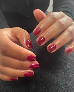 Short Gel Nails Shape, Super Short Natural Nail Designs, Round Square Nail Designs, Nails Sns Short, Summer Nail Colours Short Nails, 2024 Nail Trends Short, Berry Nails Fall, 2025 Short Nails, Short Fall Nails 2024 Trends