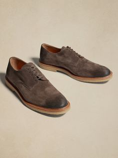 Jarret Suede Oxford with Crepe Sole | Banana Republic Mens Wedding Shoes, Suede Shoes Men, Beach Wedding Shoes, Men's Wedding Shoes, Suede Oxfords, Wedding Guest Shoes, Men Suede, Everyday Luxury, Office Shoes