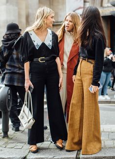 Stile Hippie Chic, Maternity Fits, Work Fits, 70s Inspired Fashion, Look Retro, Style Goals, Paris Mode, London Street Style