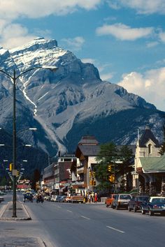 Vintage picture of the main street in Banff. Canada Lifestyle Aesthetic, Banff Aesthetic Summer, Banff Autumn, Banff Aesthetic, Banff Mountains, Banff Summer, Fall Travel Destinations, Canada View