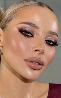 Powerful Makeup Looks, Eye Makeup For Photoshoot, Makeup Ideas 2024, Trend Makeup 2024, Eye Makeup 2024, Pink Simple Makeup, Makeup 2024 Trends, Best Amazon Makeup, Makeup Trends 2024