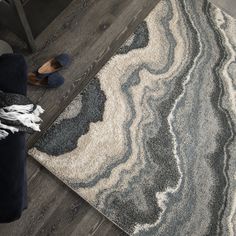 a pair of slippers sitting on top of a rug