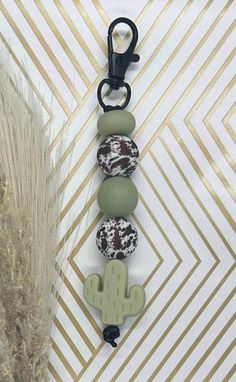 Cactus Focal Bead, Cow Print & Green Silicone Beads. Silicone Bead Ideas, Western Diy, Silicone Bead Keychain, Beaded Keychain, Book Holders, Cow Hide, Beaded Keychains, Small Business Ideas, Silicone Beads