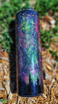 The Northern Lights comes to life on this 30 oz skinny tumbler. Covered with a black glitter base, and then overlayed with a gorgeous Northern Light sky - accented by stars, this tumbler is sure to make heads turn! Included in purchase: - Slide lid - Straw - A cup that will blind you with it's beauty.