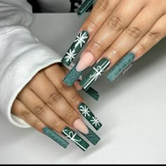 Emerald Green Nails Christmas, Christmas Nails Acrylic Green, Emerald Christmas Nails, Green And White Christmas Nails, Long Christmas Acrylic Nails, Green Christmas Nails Acrylic, Dope Christmas Nails, Green Christmas Nails Holidays, Emerald Green Christmas Nails