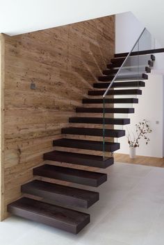 Cabin Stairs, Cantilever Stairs, Staircase Design Modern, Traditional Staircase, Escalier Design, Glass Stairs, Stairs Architecture, Stairway Design, Stairs Design Modern