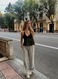 Stile Hijab, Looks Pinterest, Mode Zara, Estilo Hippie, Europe Outfits, Italy Outfits, Stockholm Fashion, Mode Inspo, Outfits Casual