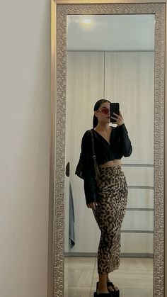 OOTD Mexico City Fashion, Leopard Skirt Outfit, Jeans Formal, Summer/fall Outfits, Maxi Skirt Outfits, Leopard Skirt, Outfit Goals, Skirt Outfits