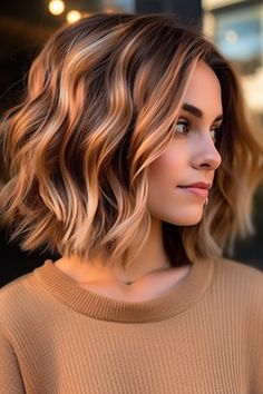 Sport a chic casual style with a shoulder-length box bob with light waves and a caramel highlight. This is just a middle style for hair that recognizes the right balance between manageability and length. Click here to check out more if you haven’t seen the “Box Bob” cut yet, here are 25 incredible examples for you. 2024 Short Hair Trends For Women, Hair Curtains, Longer Bob, Curtains Bangs, Box Bob, Hairstyles Brown, Haircut Brunette, Haircut Balayage, Blond Hairstyles