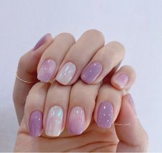 Lilac Nails Simple, Nail Art Ungu Lilac, Purple Nail Art Simple, Lilac Nail Art, Aesthetic Spring Nails, Minimal Nails Art, Heart Nail Designs, Lilac Nails, Beauty Nails Design