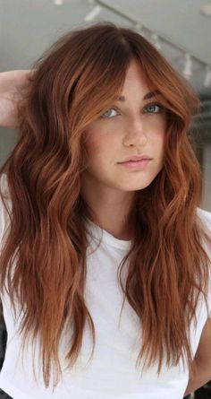 Light Red Hair With Brown Highlights, Natural Red Orange Hair Color, Medium Auburn Red Hair, Redish Hair Ideas, Medium Length Haircut Copper, Red Hair On Brunette Colour, Mid Length Copper Hair With Layers, Ginger Hair With Root Smudge, Red Hair With Brown Eyebrows