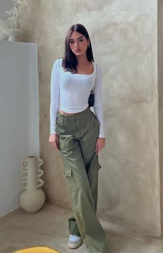 Khaki Low Rise Cargo Pants
These low rise khaki pants are super cool and stylish! Grab sunnies and a bag for an off duty fit that you're sure to love. Be sure to pair with a cute crop and gold jewellery to complete this look! 

Elasticated waistline
Zip closure on the front
Unlined
Full length
Belt loops
6 pockets- 4 on the front, 2 on the back