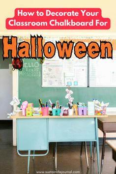 Halloween classroom party decoration ideas Halloween Chalkboard Ideas, Easy Halloween Party Decorations, Easy Halloween Party Decor, Halloween Classroom Decor, Sustainable Halloween, Halloween Chalkboard Art, Homemade Chalkboard, Easy Halloween Decor, Halloween Chalkboard