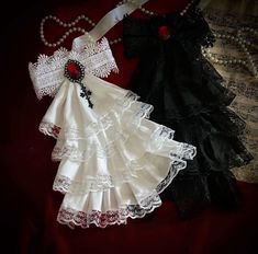 Vampire Clothes Modern, Vampire Clothes Aesthetic, Vampire Aesthetic Clothes, Vampire Clothing, Vermont Aesthetic, Vampire Collar, White Vampire, Vampire Outfit, Victorian Era Dresses