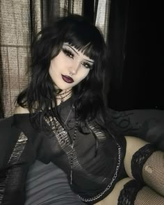 #goth #alternative #gothgirl #gothic #makeup #outfits #emo #grunge #alternativefashion #alternativegirl #altgirl #alt #grunge Goth Hair Women, 90s Goth Outfits Grunge, Gothic Emo Outfits, Alt Pic Ideas, Emo Ponytail, Goth Make Up Looks, Goth Picture Ideas, Goth Going Out Outfit, Goth Selfie Ideas