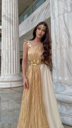 Greek Goddess Fashion Show, Goddess Party Theme Outfit, Greek Goddess Quinceanera, Greek Costumes Goddess, God Costume Greek, Roman Goddess Outfit, Greek Dress Up, Aphrodite Goddess Dress, Greek Look Fashion