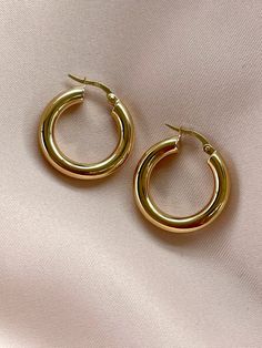 Chunky Gold Hoop Earrings Hailey Bieber, Hoop Earring Stack, Earring Stack, Chunky Gold Hoop Earrings, Shiny Jewelry, Chunky Hoop Earrings, Mini Roses, Fairytale Art, Jewelry Essentials