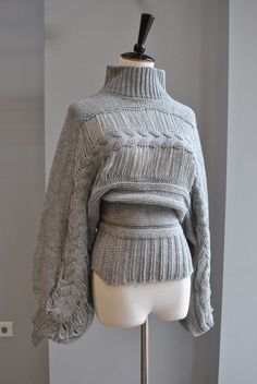 Turtleneck Style, Grey Turtleneck, Turtle Neck Sweater, Knitwear Fashion, Style Sweater, Mode Inspo, Mode Inspiration, Teen Fashion Outfits, Oversized Sweater