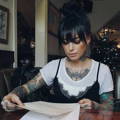 Sammi Jefcoate, Piercings For Girls, Tattoed Girls, Penteado Cabelo Curto, Inked Girls, Looks Style, Hairstyles With Bangs, Dark Hair, Lany