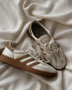 Samba Outfit Ideas, Adidas Samba Outfits, Samba Outfits, Adidas Samba Outfit, Samba Shoes, Samba Outfit, Skandinavian Fashion, Shoe Inspo, Aesthetic Shoes