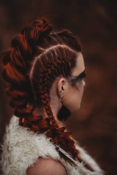 Viking Hair Aesthetic, Viking Hair Inspiration, Viking Inspired Hairstyles, Warrior Braids Woman, Viking Nails Designs, Viking Nail Art, Viking Hair Styles, Vikings Braids, Vikings Hairstyles