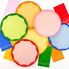 several different colored paper plates on top of each other with blank ones in the middle